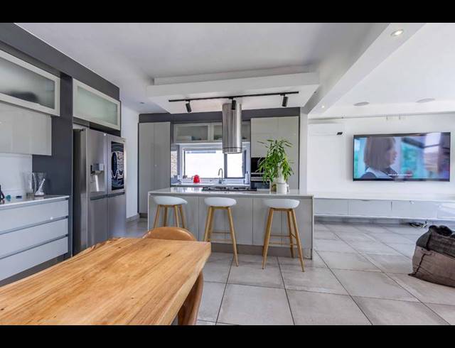 4 BEDROOM PROPERTY TO RENT IN COPPERLEAF ESTATE